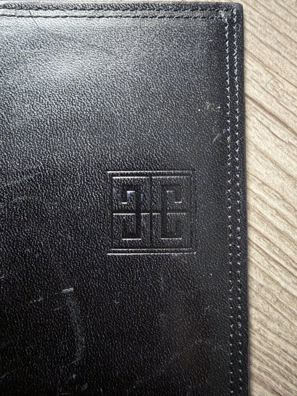 Givenchy Paris Men’s Black Leather Bifold Card Wallet Engraved Logo Minimalistic - Picture 6 of 9
